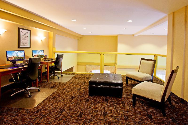 Holiday Inn Express Prescott By Ihg Eksteriør bilde
